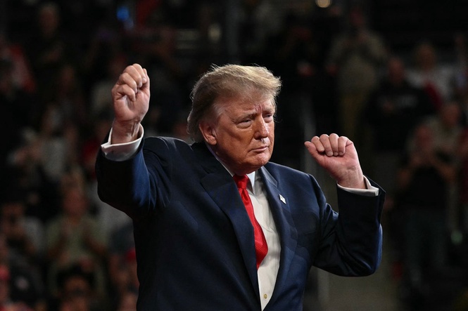 Trump tells fans he could say the ‘stupidest things’ and they would cheer. They agree.
