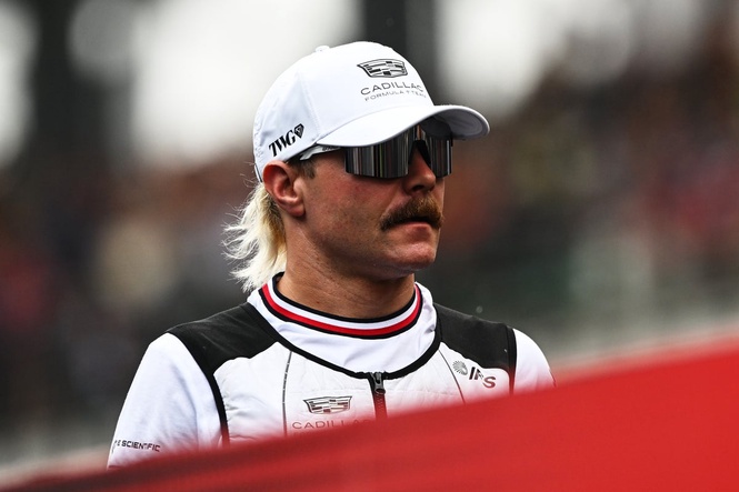 F1 driver cycles from Malaysia to Singapore for next grand prix