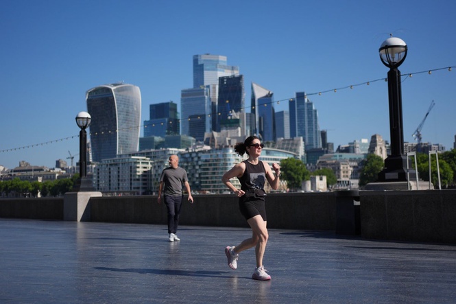 UK economy predicted to decline ahead of Budget