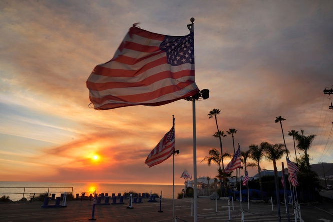 Hot weather and gusty winds raise California wildfire threat as power shutoffs are planned