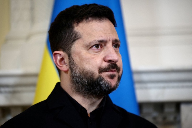 Bulletin AM briefing: Eritreans face UK visa ban and Zelensky hits out at Trump and Musk