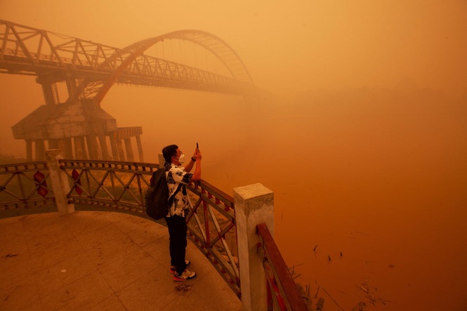 Indonesia to try dousing skies with dry ice in radical attempt to tackle haze