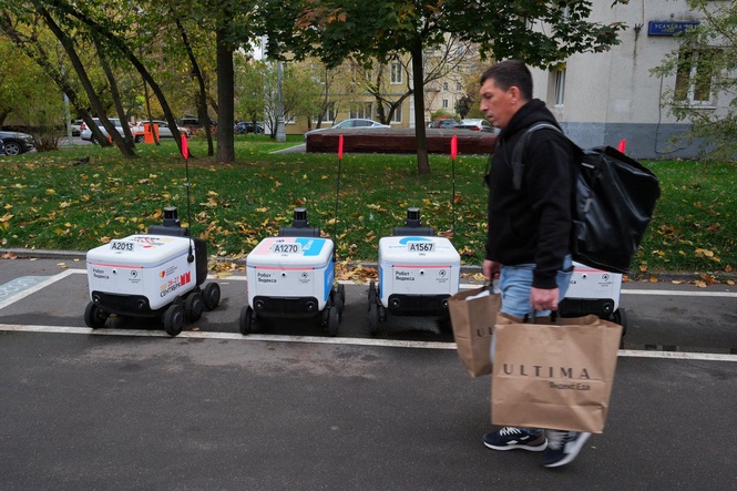 Broken dating apps and delayed takeaways: How Ukrainian strikes on data centres are upending daily life in Russia