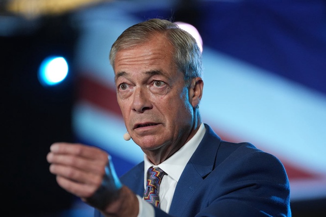Farage secretly filmed letting off Reform candidate accused of racist slur against David Lammy
