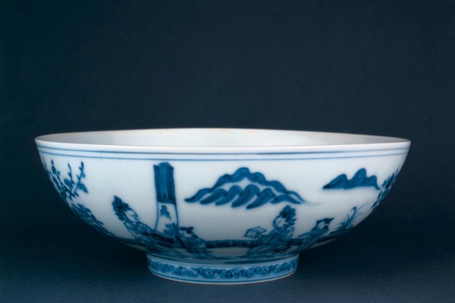 Centuries-old Chinese artefacts damaged by mysterious fall in empty British Museum