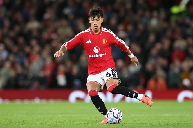 Jamie Carragher accuses Lisandro Martinez of spreading Manchester United ‘myth’ with outburst