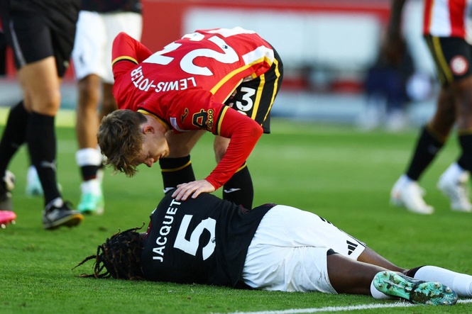 Why was Yehor Yarmolyuk sent off and why didn’t Liverpool get a penalty?