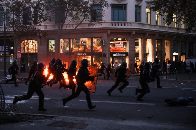 Police use tear gas and arrest hundreds as protests spread across France