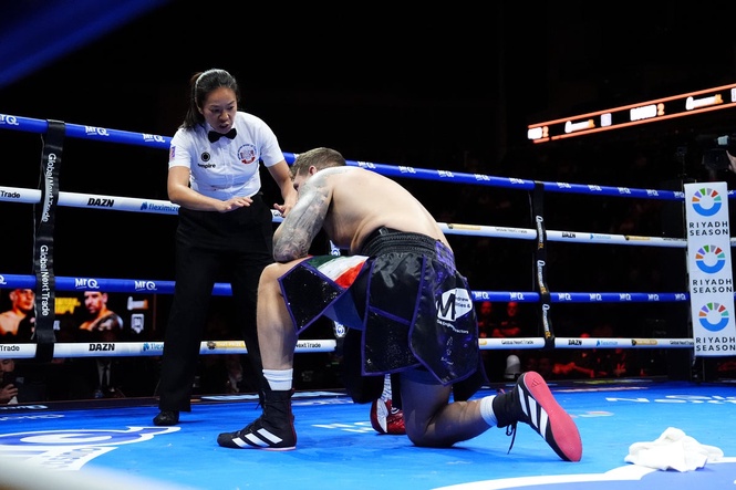 Referee faces backlash for refusing towel before brutal knockout