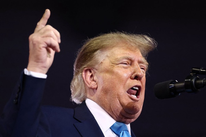 Trump defies court order to close historic golf course for 15 months of renovations