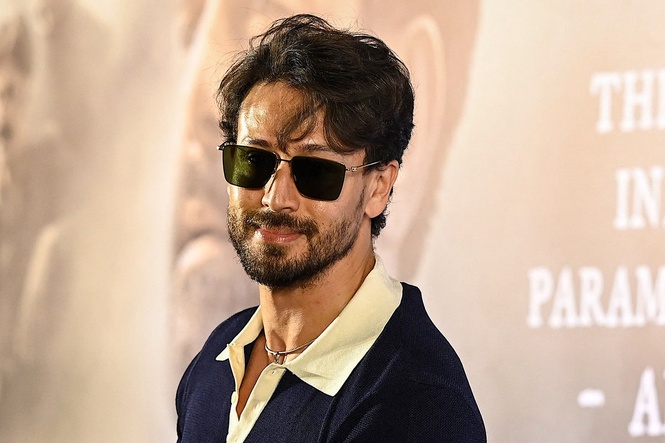 Bollywood actor Tiger Shroff escapes with minor injuries after gunmen fire at his car