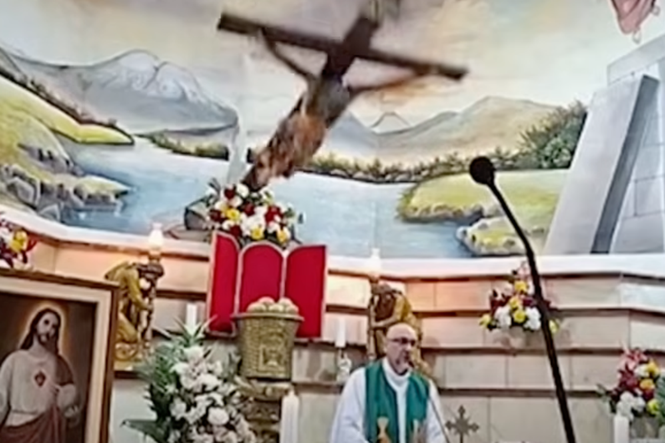 Falling crucifix kills Ecuador priest during livestreamed church service