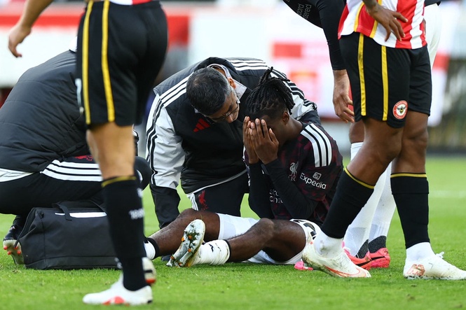 Liverpool’s right-back crisis deepens as defender set to miss six games with injury