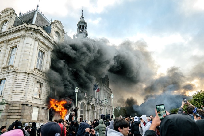 French mayor calls for Notre Dame-style rebuild after historic town hall set on fire by rioters