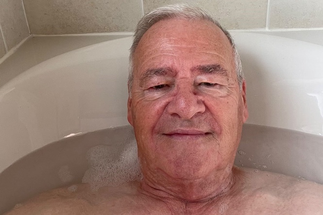 Having ‘hot baths’ could ease pain for disease which affects 1 in 5 over 60s, experts say