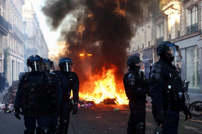 Video report: Could we see France’s chaotic protests spread to the UK?