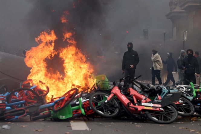 Marseille imposes nightly curfew for minors after France riots and protests
