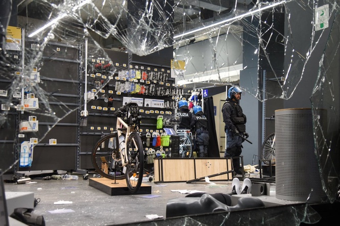 Italy to dispatch 500 troops to 'defend Milan' after protests and looting