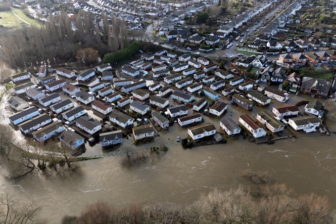 When will Storm Austen hit the UK? Met Office forecasts 70mph winds