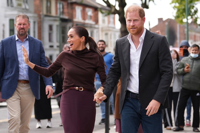 Prince Harry says he wants to work out relationship with brother and father