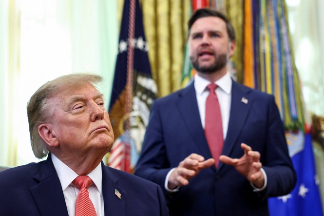 Trump can’t stop comparing his crowd size to Vance’s, insiders reveal
