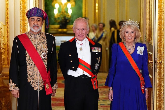King praises William in banquet speech on day Harry speaks about royal family