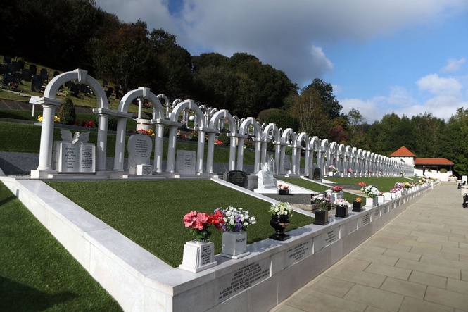 King, Queen and Prince William join families and survivors to mark 60th anniversary of Aberfan disaster