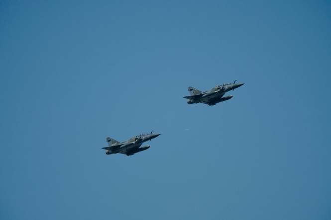 At least one dead as French fighter jet crashes during training flight