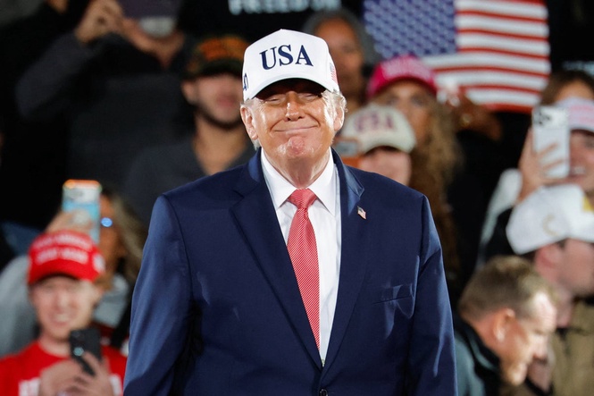 Trump can’t stop talking about body of Ohio’s male senator even when campaigning in North Carolina