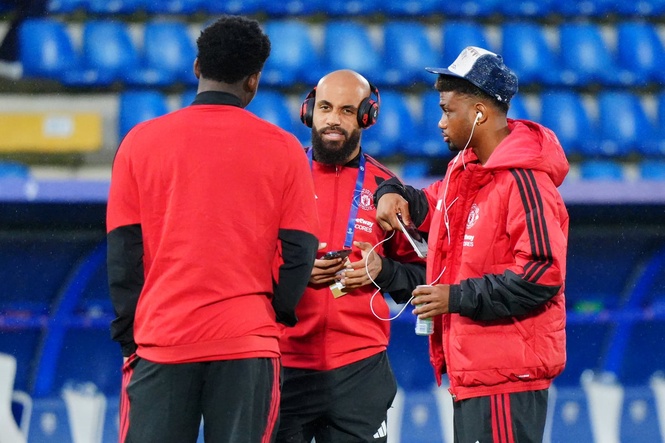 Como v Man United LIVE: Carrick battles injury crisis and winless run in Champions League