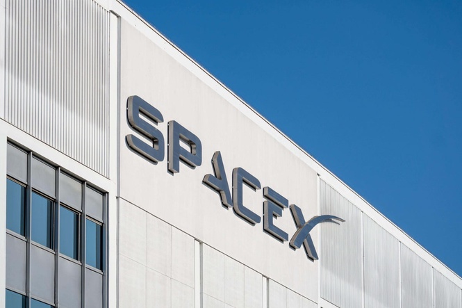 SpaceX lifts mood but hot inflation limits gains