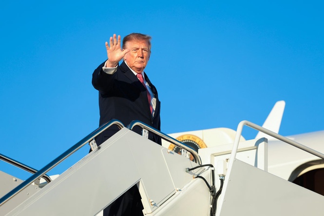 Trump kicks The Independent off Air Force One after Oval Office meltdown