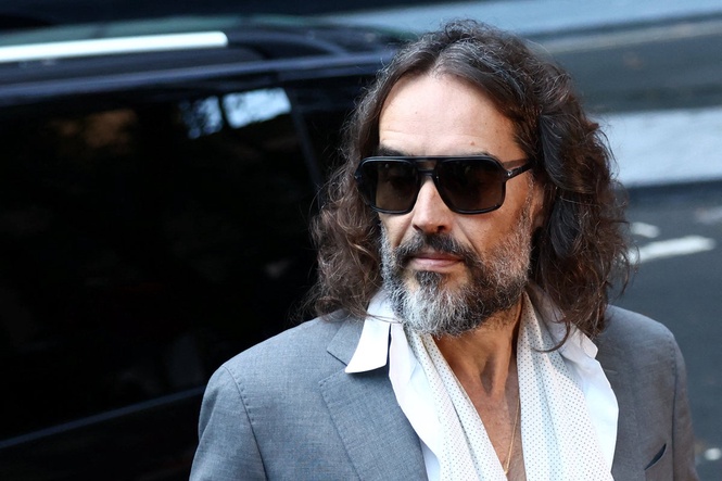 Russell Brand scolded woman about his bed sheets after she was injured in alleged rape, court told