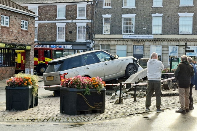 Yorkshire town’s 117-year-old monument demolished in Range Rover crash