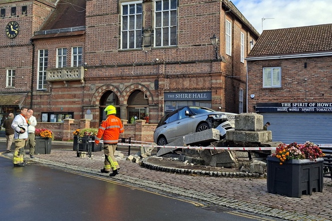 Car demolishes monument in market town collision