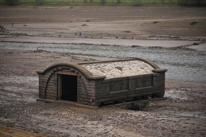 Sunken village re-emerges from depths after summer of drought