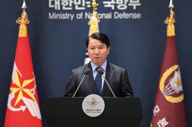 South Korea proposes military talks with North Korea to calm rising border tensions