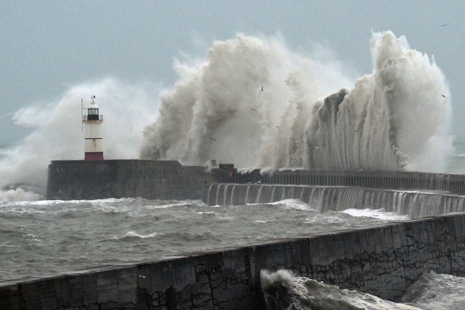 Storm Austen mapped: Where high winds and rain will hit UK today before Storm Boelo arrives