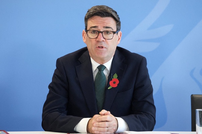 Burnham downplays adding alcohol to emergency food kits after Rayner’s ‘sauvignon blanc’ quip
