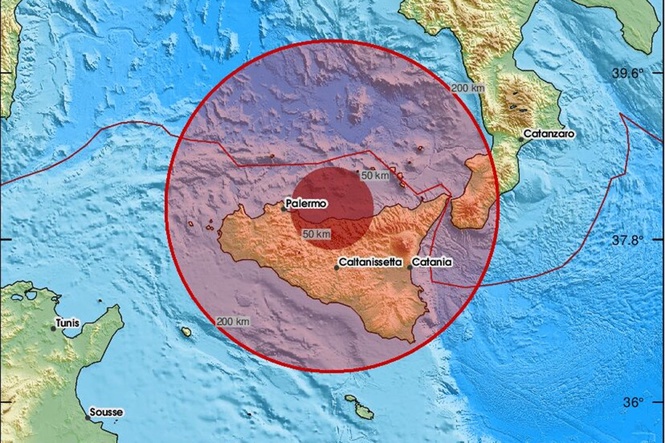 Italy earthquakes: Tsunami alert issued after 12 tremors strike off Mediterranean coast