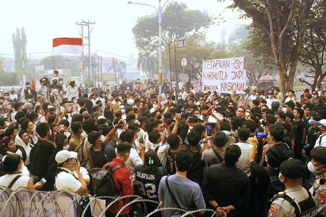 Southeast Asia's worst haze in over a decade sparks student protests