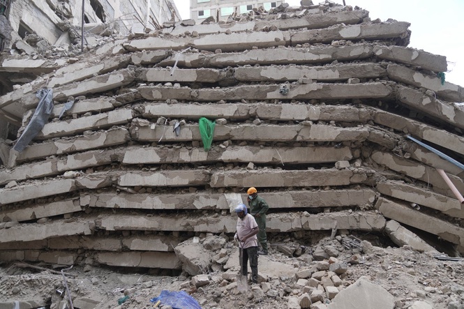 Many feared trapped as a tall building collapses in Kenya