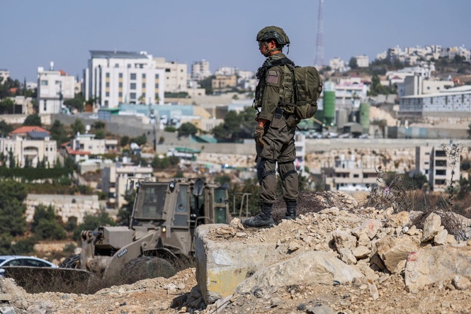 Bulletin world briefing: Israeli army braces for West Bank closure and tsunami alert in Italy