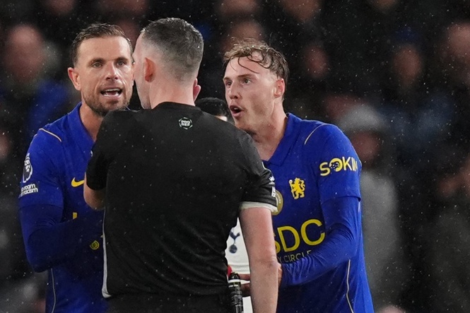 Why was Cole Palmer sent off against Tottenham?