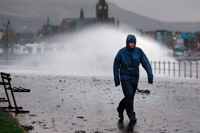 Experts give update on whether polar vortex will hit the UK this November