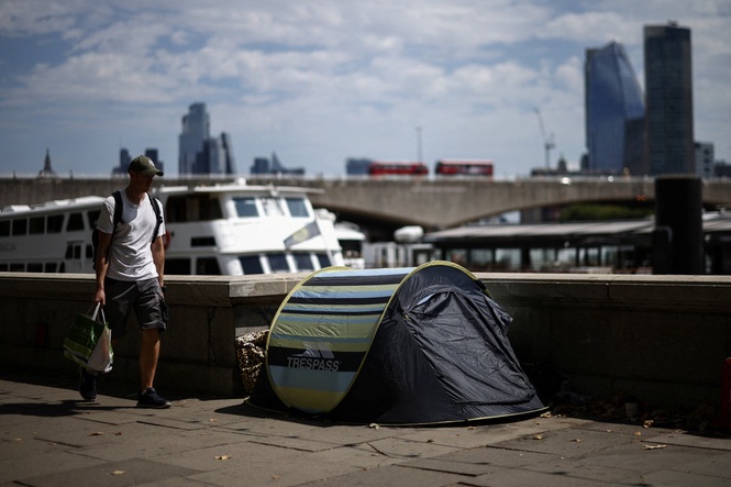 Government commits extra £432m to get rough sleepers off streets by Christmas