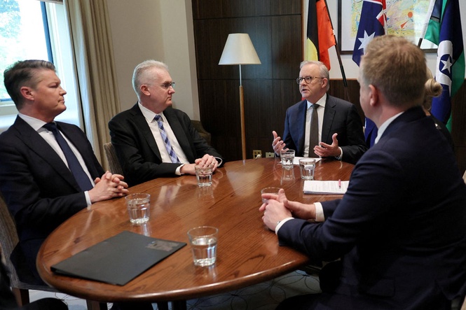Police investigate threat made against another Australian politician ...