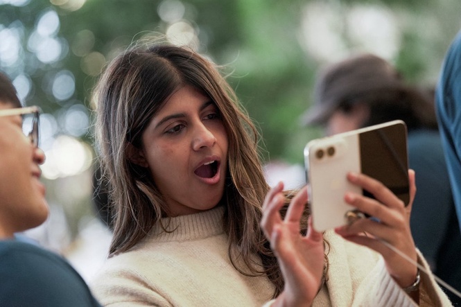 iPhone Duo hit by ‘crackgate’ as huge issue emerges with new $2,000 Apple phone
