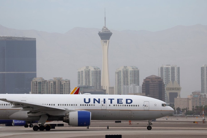 Text on plane passenger's phone sparks mid-air panic and flight diversion