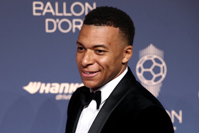 London traffic causes chaos as Ballon d'Or start time pushed back